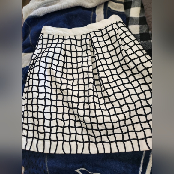 H&M Dresses & Skirts - H&M SKIRT